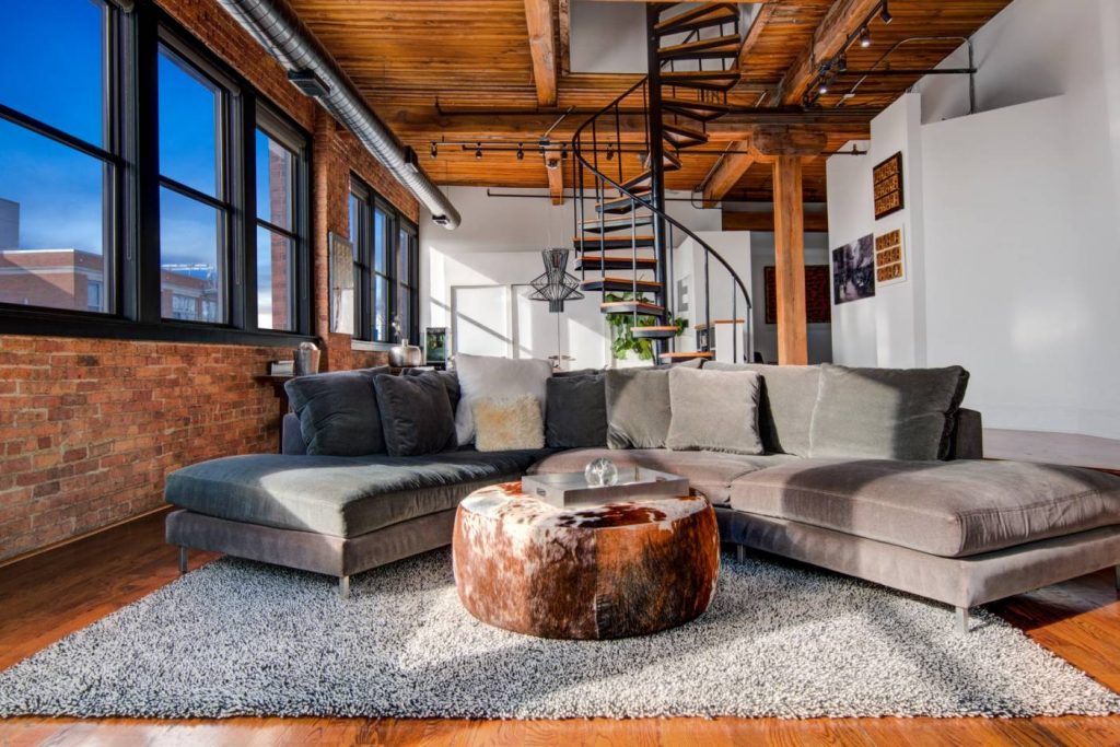 Condo and Loft living and rentals in the west loop fulton market district. Buy, sell or rent with Suzette Tomlinson Real Estate at Coldwell Banker